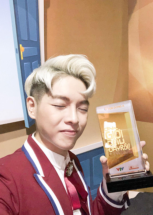 Đức Phúc đã giành cúp Ơn giời, cậu đây rồi. Ảnh: FBNV