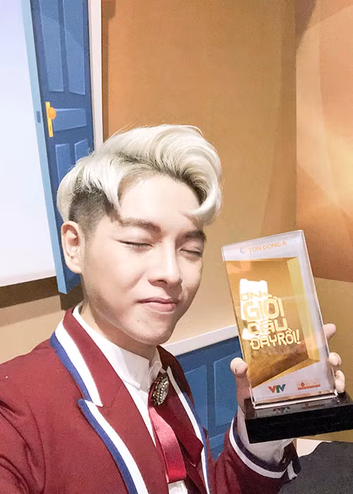 Đức Phúc đã giành cúp Ơn giời, cậu đây rồi. Ảnh: FBNV