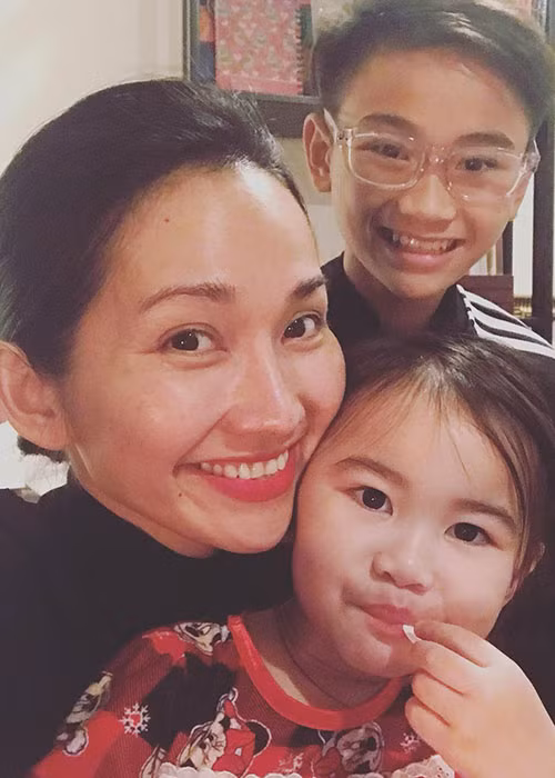 Con gái của Kim Hiền tên Yvona. Ngay khi vừa sinh ra, bé Yvona đã thu hút sự chú ý của người hâm mộ Kim Hiền.