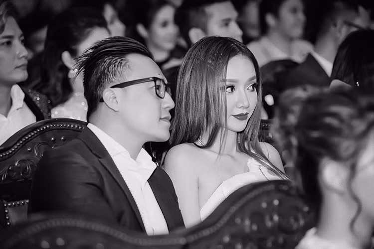 Di Băng nhắn nhủ bạn trai: “Tiền của đàn ông không gây ấn tượng được với em nên nhờ vậy em mới may mắn gặp anh”.