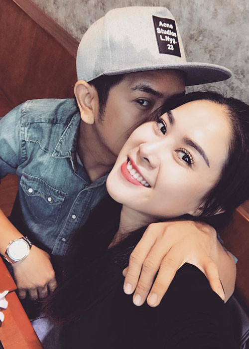 Trên trang cá nhân, Hùng Thuận và bạn gái mới thường xuyên khoe ảnh tình tứ bên nhau trước khi công khai là một cặp. Ảnh: FBNV