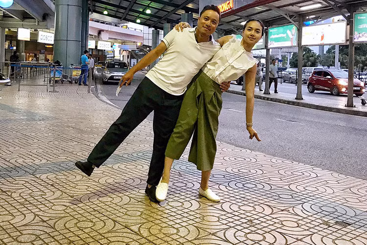 Vợ chồng Đinh Ngọc Diệp nhí nhảnh bên nhau ở đời thường.