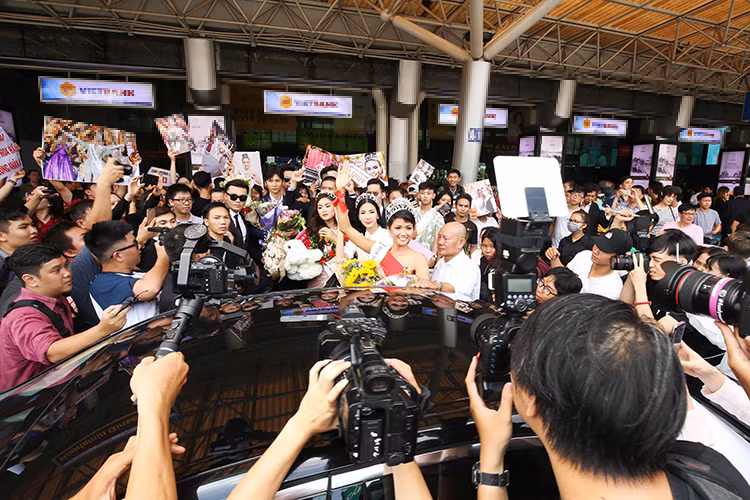 H’hen Niê, Hoàng Thùy và Mâu Thủy trở về TP HCM để tiếp tục tham gia các hoạt động cùng ban tổ chức cuộc thi.
