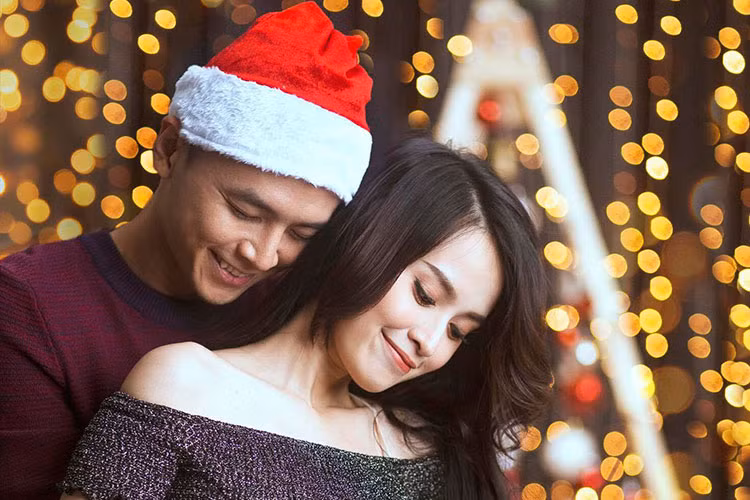 Tú Vi tâm sự: “Mẹ vụng về lắm con ah! Mẹ hoang mang nhiều thứ, lo lắng nhiều chuyện, bỡ ngỡ đủ điều... Nhưng mẹ biết, chỉ cần con cố gắng cùng mẹ, mẹ sẽ làm hết sức mình để con không bao giờ thất vọng về mẹ”.