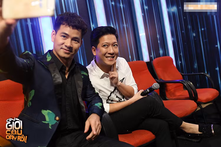 Xuân Bắc chụp ảnh kỷ niệm cùng Trường Giang.