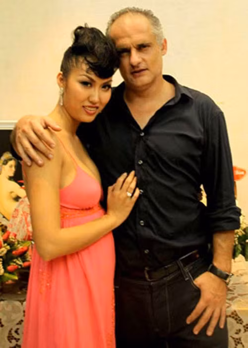 Phi Thanh Vân sinh năm 1982. Năm 2008, cô kết hôn với doanh nhân người Pháp tên là Thierry Blanc nhưng ly hôn vào năm 2012. Ảnh: Giadinhnet