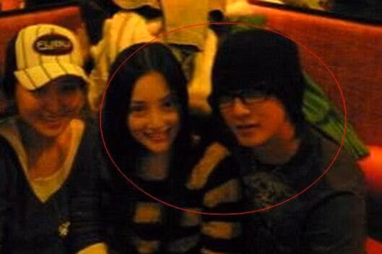 Lý Tiểu Lộ và Hàn Canh không thừa nhận chuyện tình cảm. Đến năm 2009, cặp đôi được cho là đã chia tay. Ảnh: Sohu