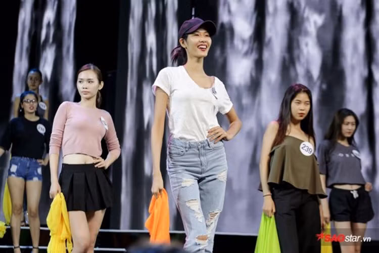 Trước khi đoạt giải á hậu, Hoàng Thùy từng giành ngôi vị quán quân Vietnam's Next Top Model 2011. Ảnh: Saostar