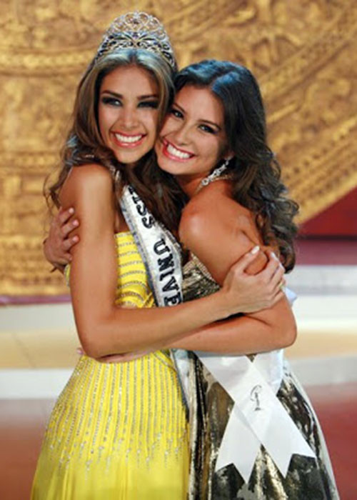 Dayana Mendoza đăng quang ngôi vị Hoa hậu Hoàn vũ Thế giới 2008, tại Nha Trang, Việt Nam.