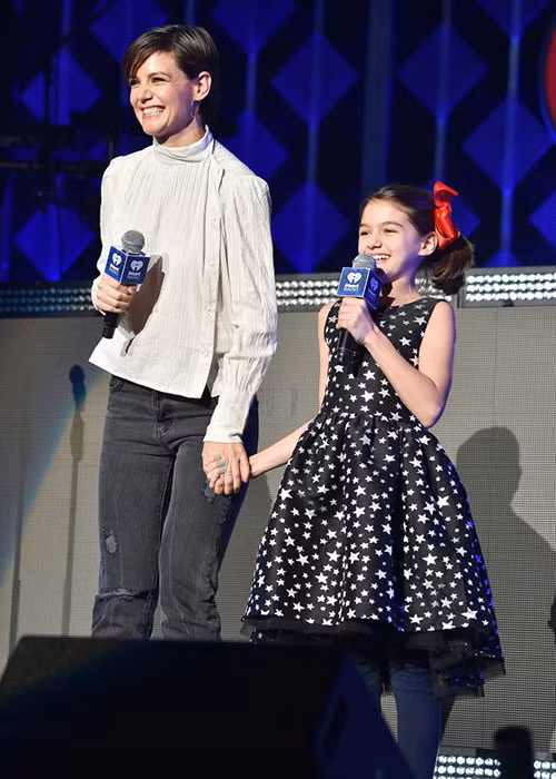 Bé Suri xinh xắn, đáng yêu từ nhỏ. Càng lớn, nhóc tì nổi tiếng Hollywood càng dễ thương. Ảnh: People