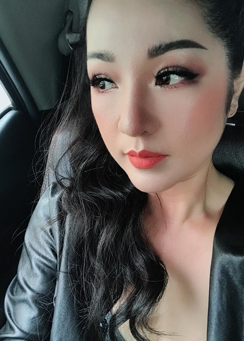 Thúy Nga nhận thủ môn của U23 Việt Nam - Bùi Tiến Dũng là con rể: “Giờ chỉ có nước nuôi Nguyệt Cát nhanh lớn. May ra cũng được làm má vợ Bùi Tiến Dũng”.