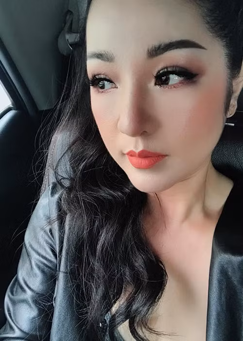 Thúy Nga nhận thủ môn của U23 Việt Nam - Bùi Tiến Dũng là con rể: “Giờ chỉ có nước nuôi Nguyệt Cát nhanh lớn. May ra cũng được làm má vợ Bùi Tiến Dũng”.