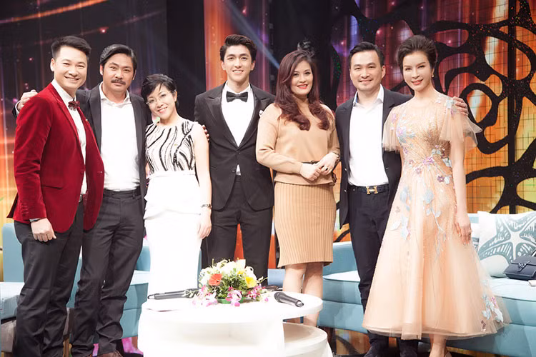 Đồng đạo diễn của bộ phim “Tình khúc bạch dương” là đạo diễn Phan Quân của phim “Người phán xử” và đạo diễn Vũ Trường Khoa của phim “Sống chung với mẹ chồng”.