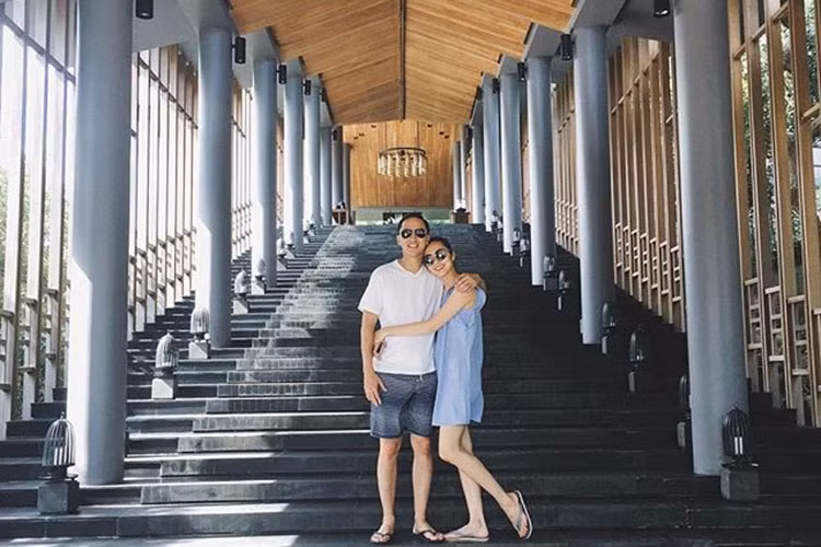 Hà Tăng chọn cuộc sống bình yên bên ông xã đại gia. Ngoài lo cho tổ ấm, cô tập trung cho công việc kinh doanh riêng.