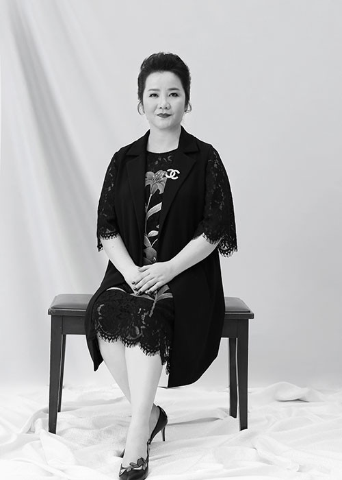 Làm giám khảo vòng bán kết, bà Võ Thị Xuân Trang tiếp tục ngồi ghế nóng trong vòng chung kết Hoa hậu Hoàn vũ Việt Nam 2017.