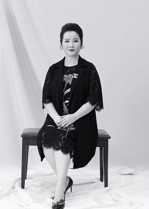 Làm giám khảo vòng bán kết, bà Võ Thị Xuân Trang tiếp tục ngồi ghế nóng trong vòng chung kết Hoa hậu Hoàn vũ Việt Nam 2017.