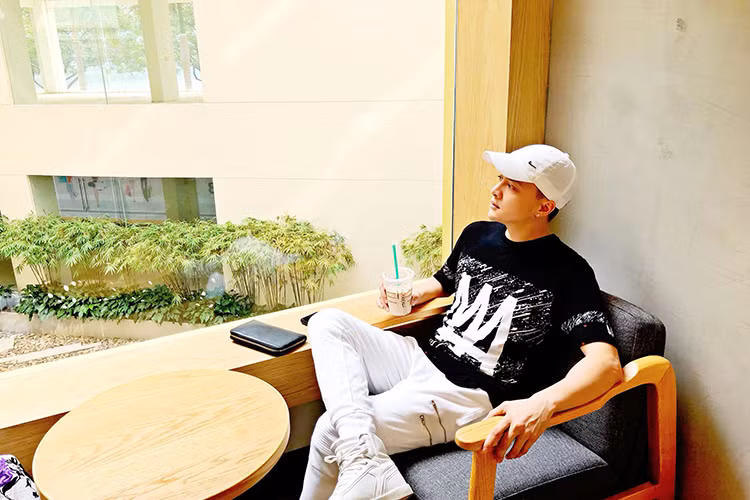 Cao Thái Sơn trải lòng: “Đã từng mất rất nhiều và đứng dậy làm lại rất khó. Nhưng đó là khoản học phí để mình có kiến thức hơn trong cuộc sống không vấp lại nữa”.