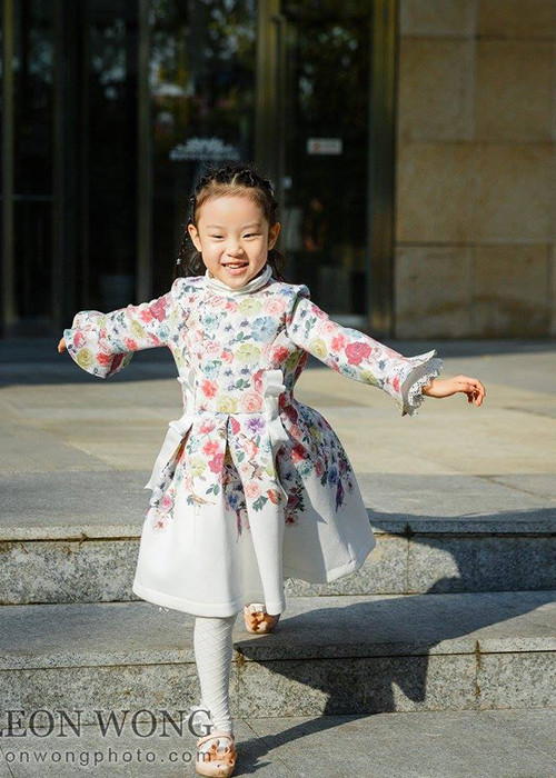 Bé Vân Hinh được yêu mến bởi vẻ dễ thương, đáng yêu cùng sự thông minh, hoạt bát.