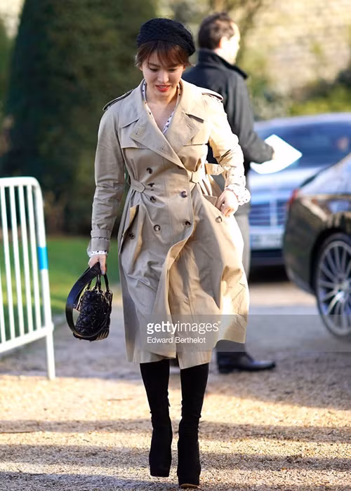 Sau lễ cưới cổ tích với Song Joong Ki, lần đầu tiên nữ diễn viên Song Hye Kyo xuất hiện tại show thời trang. Vào ngày 22/1, cô gây chú ý khi góp mặt trong buổi trình diễn bộ sưu tập Haute Couture xuân hè 2018 của nhà mốt Dior.