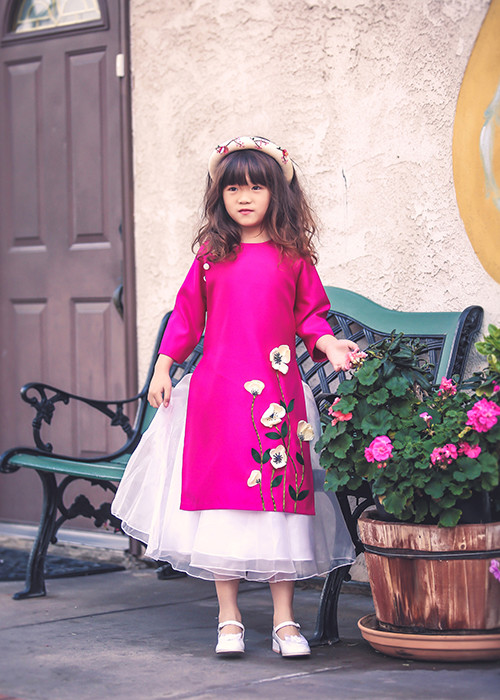 Nếu như hồi bé, Nguyệt Cát mang vẻ tinh nghịch, hóm hỉnh thì càng lớn cô nhóc càng điệu đà, nữ tính.