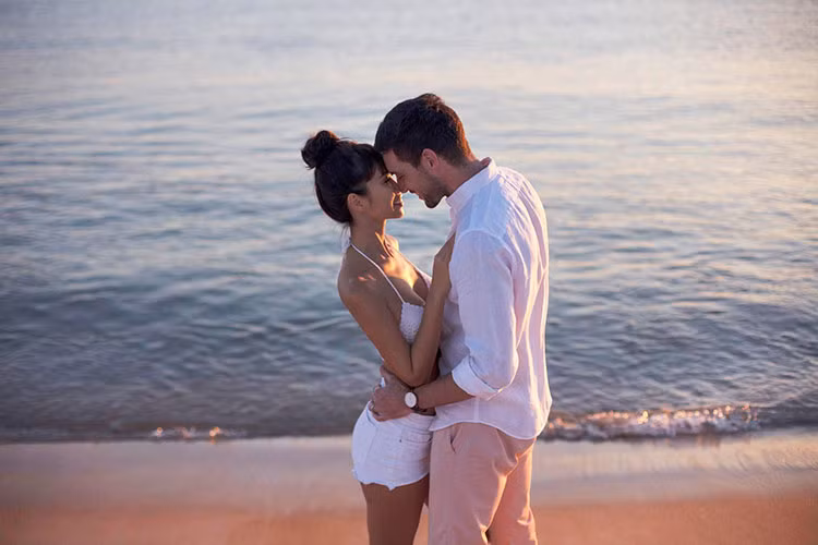 Ông xã ngoại quốc của Hà Anh vô cùng hạnh phúc khi nhận được tin vui từ người vợ xinh đẹp của mình.