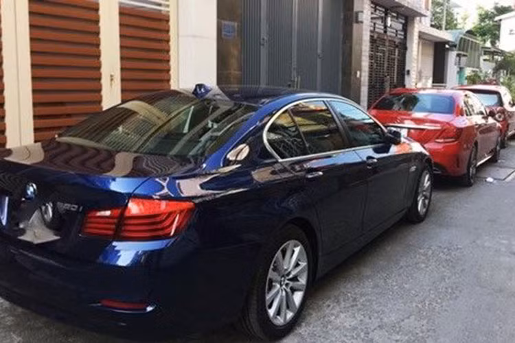 Thanh Bình cũng hài hước chia sẻ chiếc xe làm quà cho cả gia đình: “Quà cho mẹ đẻ giỏi, quà cho em ngoan ngoãn, quà cho ba giảm được 2.000 gram mỡ”. Ảnh: FBNV