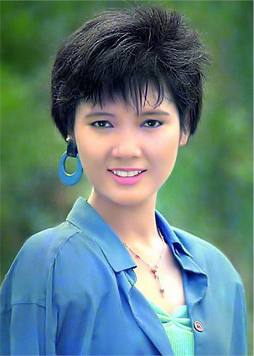 Đăng quang với mái tóc tém, Kiều Khanh vẫn có sức hút bởi gương mặt xinh đẹp. Ảnh: Zing