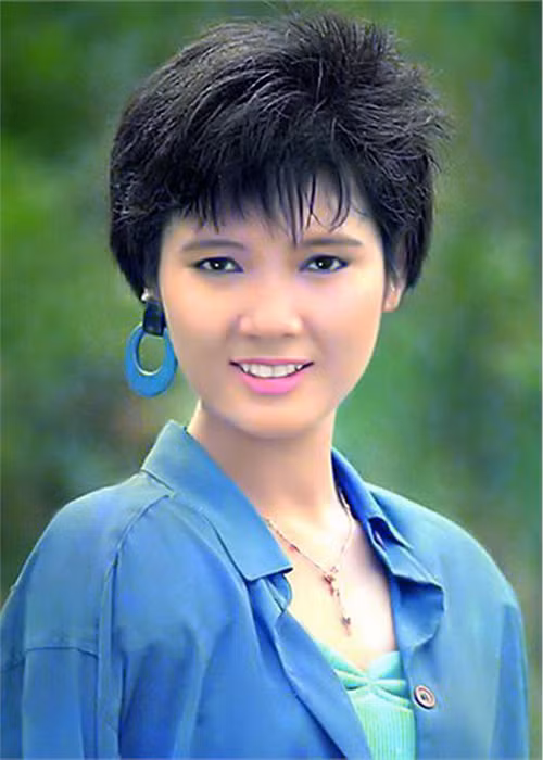 Đăng quang với mái tóc tém, Kiều Khanh vẫn có sức hút bởi gương mặt xinh đẹp. Ảnh: Zing