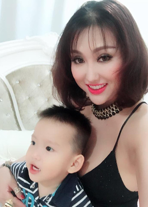 Bé Tấn Đức là kết quả của cuộc hôn nhân của Phi Thanh Vân và Bảo Duy - người chồng cũ thứ hai của cô.