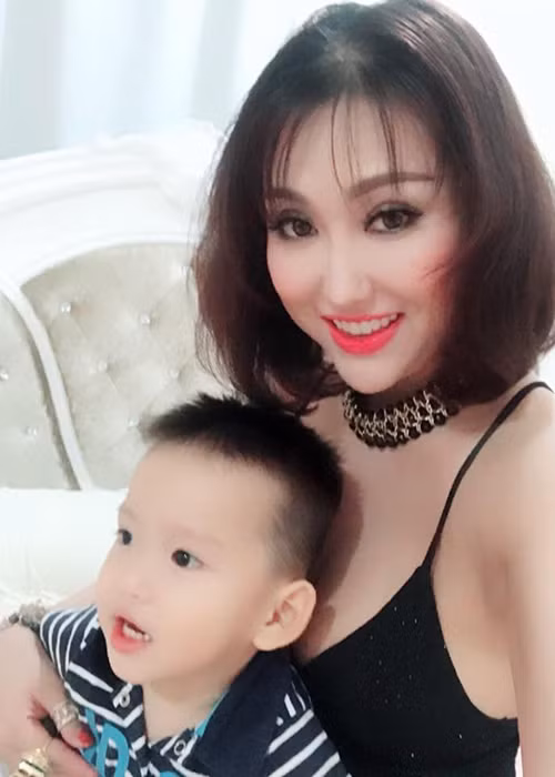 Bé Tấn Đức là kết quả của cuộc hôn nhân của Phi Thanh Vân và Bảo Duy - người chồng cũ thứ hai của cô.