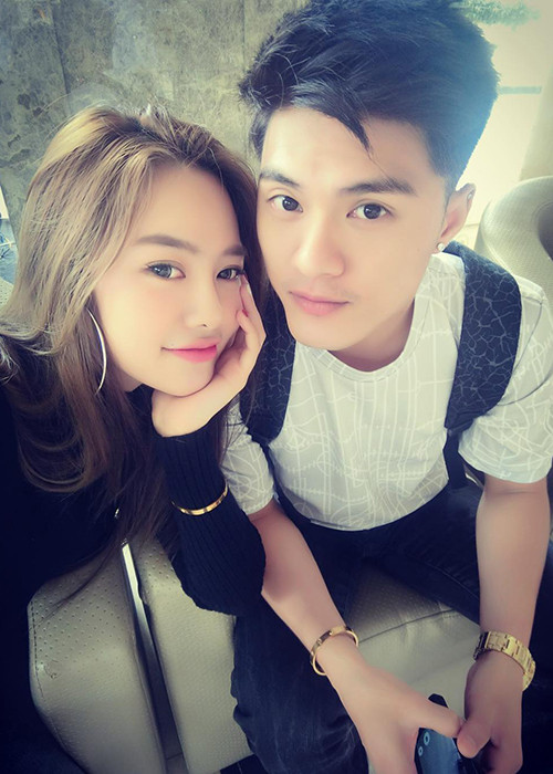 Linh Chi khoe khoảnh khắc bên Lâm Vinh Hải kèm dòng chú thích đầy ngọt ngào: “Sắp hết ngày thứ 7 cuối cùng của năm 2017 rùi đôi bạn tri kỷ đưa nhau đi trốn”.