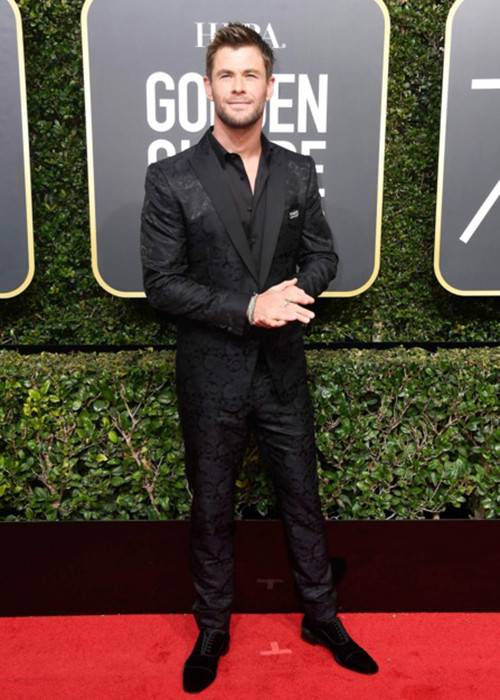 Chris Hemsworth lịch lãm trong trang phục vest tông đen ủng hộ chiến dịch Time's Up.