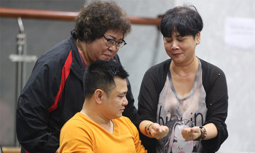 Tự Long, Minh Hằng và Minh Vượng ở hậu trường Táo quân. Ảnh: VTV