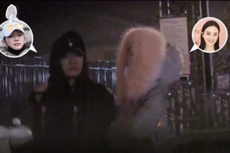 Lý Tiểu Lộ hơn PGone đến tận 12 tuổi. Nữ diễn viên bị bắt gặp qua đêm tại nhà của đàn em. Cả hai còn lộ nhiều bằng chứng là một cặp. Ảnh: qq