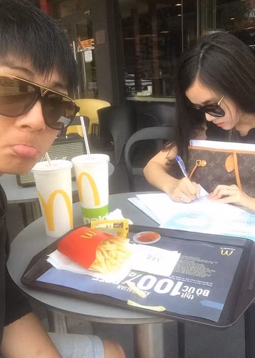 Hoài Lâm tận hưởng khoảnh khoắc bình yên bên bạn gái là một trong những tin tức sao Việt trong ngày 19/1.