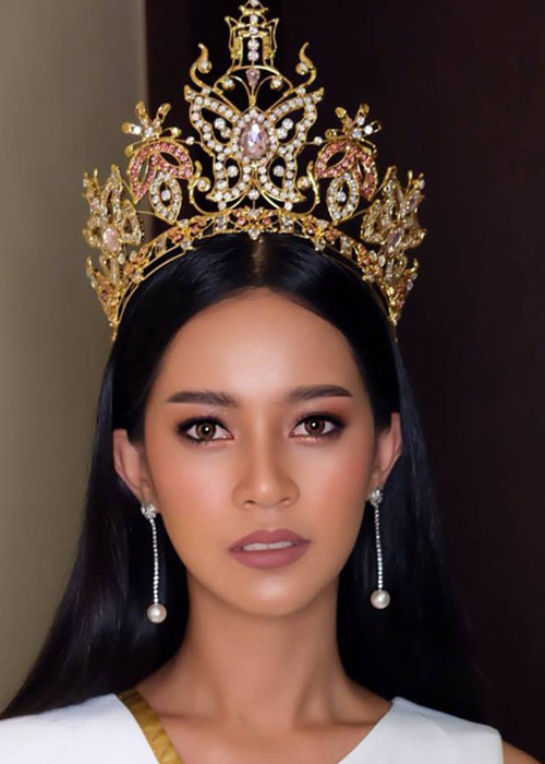 Ban tổ chức Miss Grand Sakaeo 2018 dù đã lên tiếng xin lỗi vì sự cố nhầm lẫn giữa điểm số của Panpaporn Sookdee và Methawee Theeraleekul (ảnh) nhưng vẫn bị cư dân mạng chỉ trích.