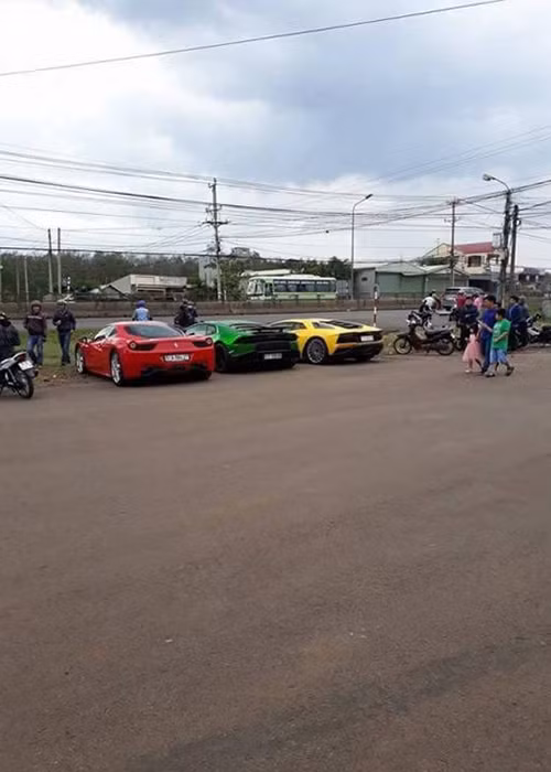 Cả Cường Đôla và Đàm Thu Trang đều chưa một lần lên tiếng khẳng định về mối quan hệ của cả hai. Thế nhưng, cặp đôi thường xuyên "thả thính" trên mạng xã hội bằng những bài đăng tải về nửa kia.