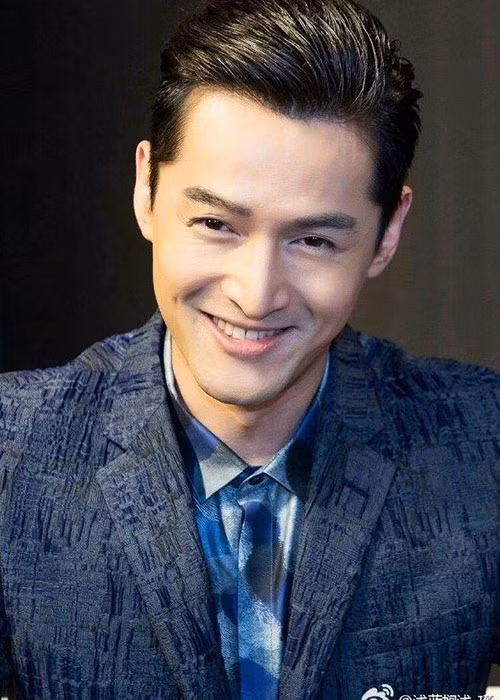 Hồ Ca được biết đến qua loạt vai diễn trong các bộ phim "Tiên kiếm kỳ hiệp", "Thiên ngoại phi tiên", "Anh hùng xạ điêu", "Thần thoại"...