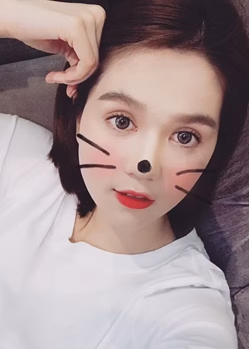 Ngọc Trinh viết trên trang cá nhân: “Họ tốt đến đâu không quan trọng bởi những thứ đó thuộc về họ. Họ tốt với bạn thế nào, đó mới quan trọng, bởi những thứ đó thuộc về bạn”.