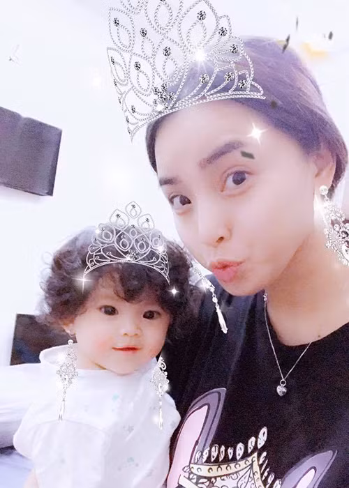 Hải Băng khoe cô con gái ngày càng đáng yêu.