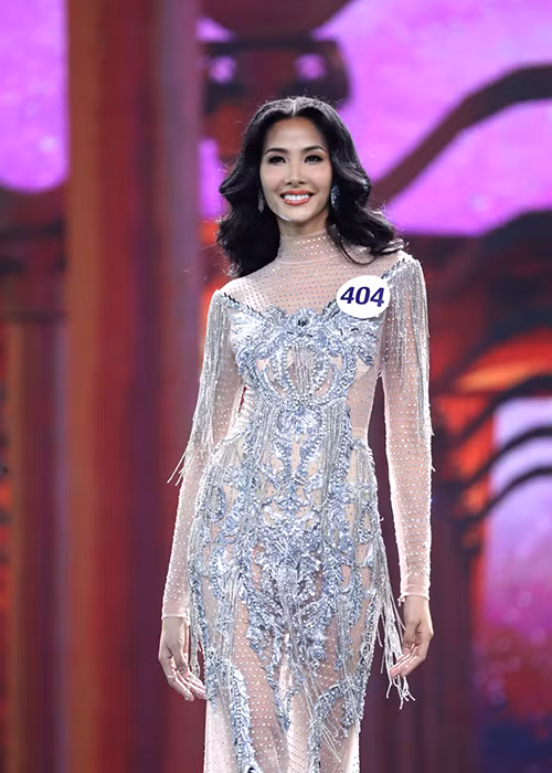 Trước chung kết Hoa hậu Hoàn vũ Việt Nam 2017, Hoàng Thùy được đông đảo người hâm mộ đặt kỳ vọng. Ảnh: BTC