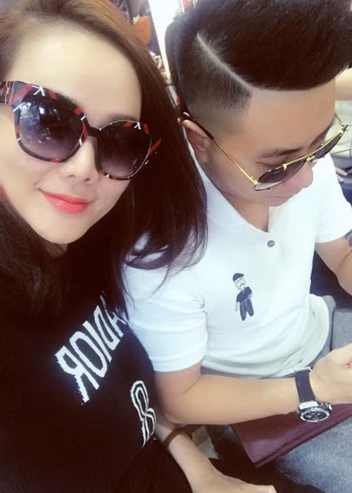 Dương Yến Ngọc tươi rói bên bạn trai mới.