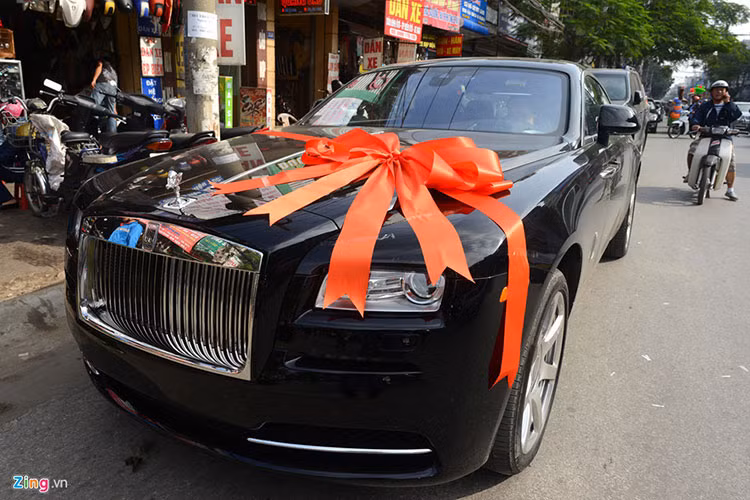 Xe Rolls-Royce Wraith đóng thuế đầy đủ và ra biển số trắng giống như của sao Việt Thu Ngân trị giá khoảng hơn 33 tỷ đồng. Ảnh: Zing