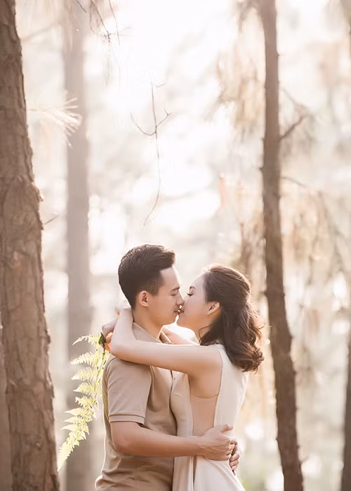 Đôi uyên ương khiến nhiều người ghen tỵ bởi những khoảnh khắc ngọt ngào bên nhau trong bộ ảnh cưới.