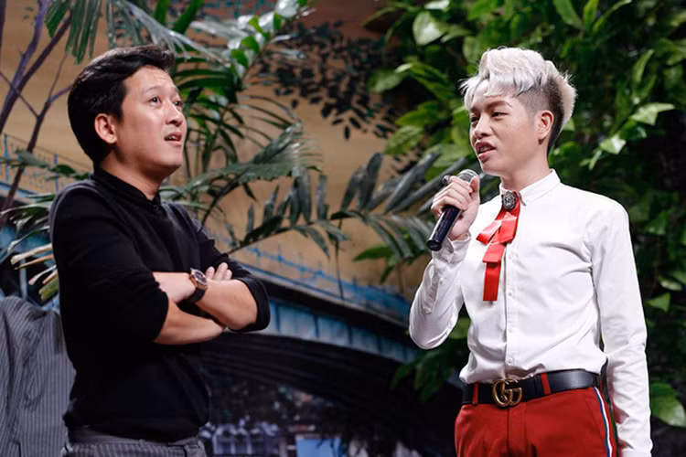 Làm khách mời Ơn giời, cậu đây rồi, Đức Phúc gây chú ý bởi màn đối đáp thông minh với trưởng phòng Trường Giang. Ảnh: VTV