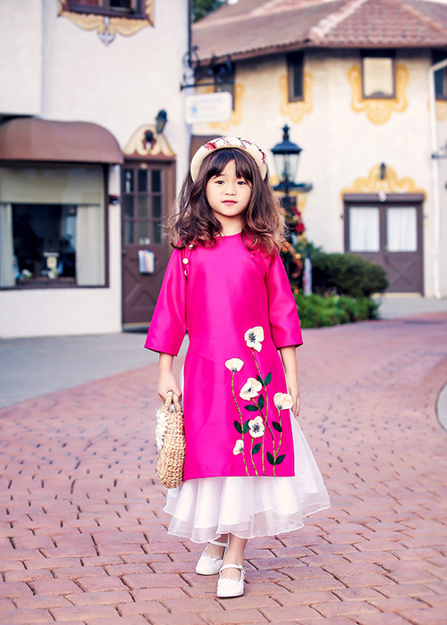 Bé Nguyệt Cát thừa hưởng sự tinh nghịch, lí lắc của người mẹ nổi tiếng.