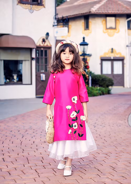 Bé Nguyệt Cát thừa hưởng sự tinh nghịch, lí lắc của người mẹ nổi tiếng.