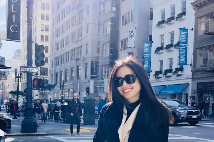 Dương Mỹ Linh tâm sự: “Có những hạnh phúc ngẫu nhiên bước vào cuộc đời ta như một món quà của cuộc sống”.