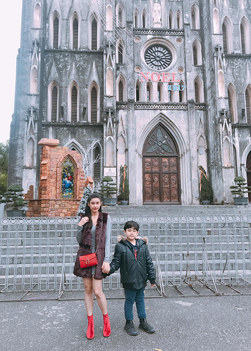 Trương Quỳnh Anh vui vẻ bên con trai giữa tin đồn cô và Tim dọn ra ở riêng.