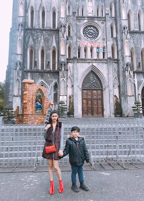 Trương Quỳnh Anh vui vẻ bên con trai giữa tin đồn cô và Tim dọn ra ở riêng.